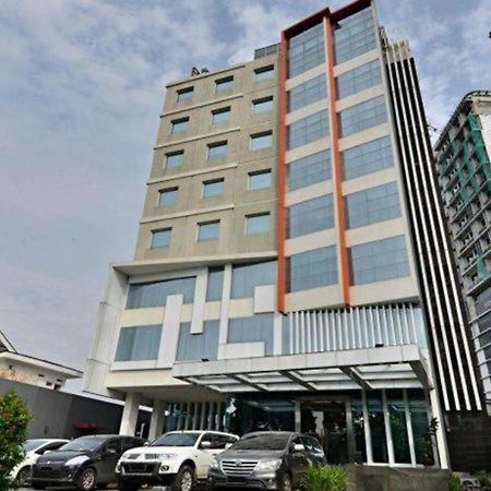 V Hotel Tebet Giacarta Esterno foto