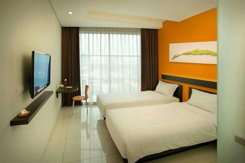 V Hotel Tebet Giacarta Esterno foto