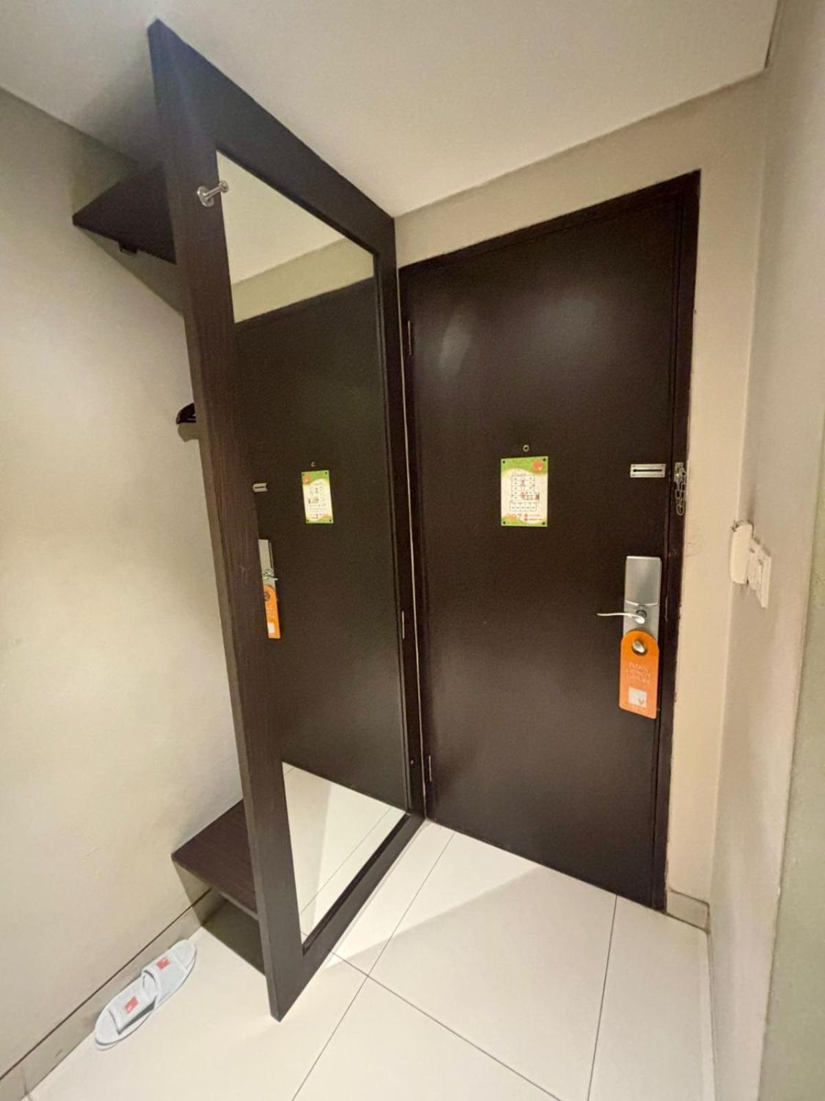 V Hotel Tebet Giacarta Esterno foto
