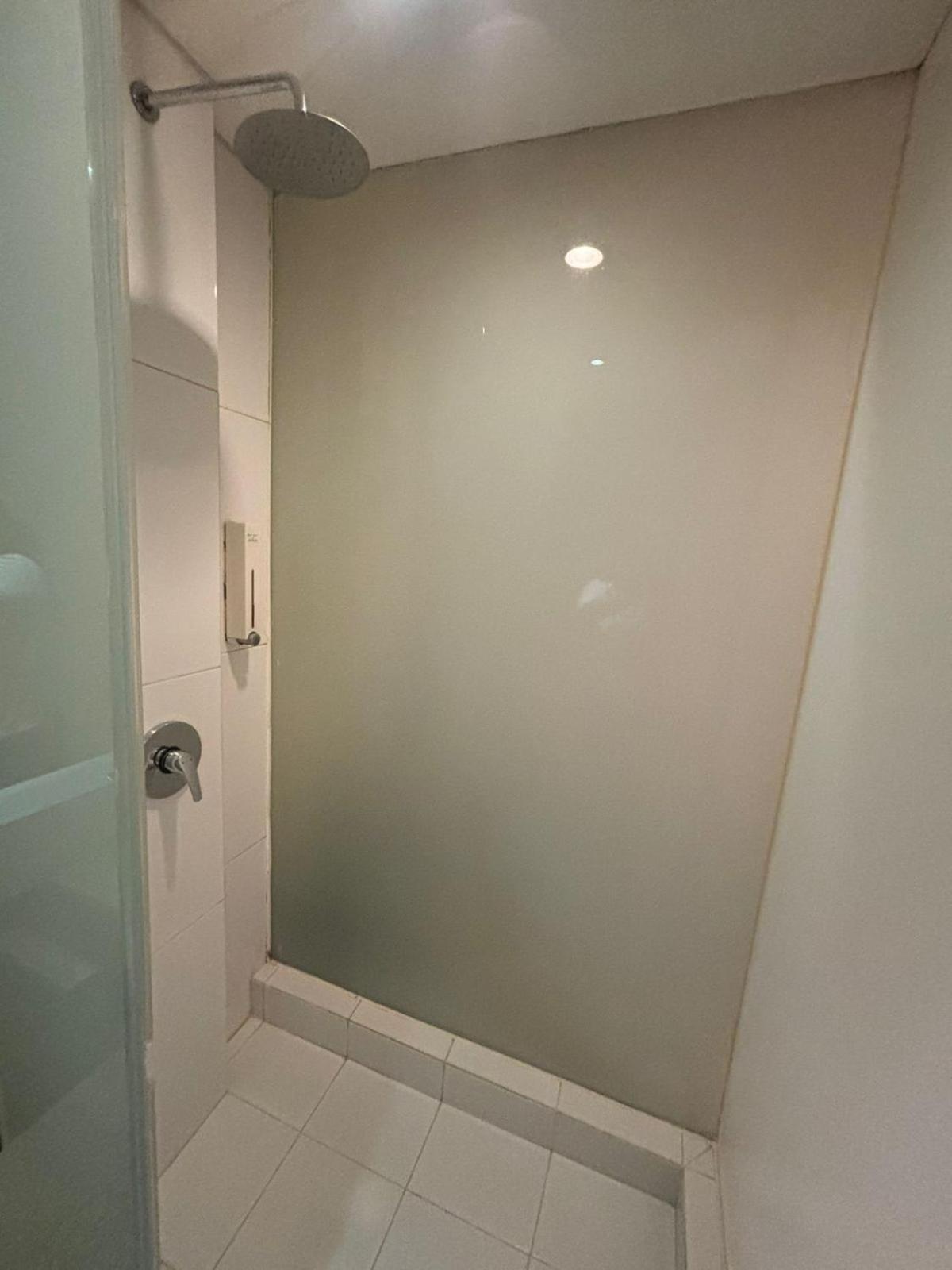 V Hotel Tebet Giacarta Esterno foto