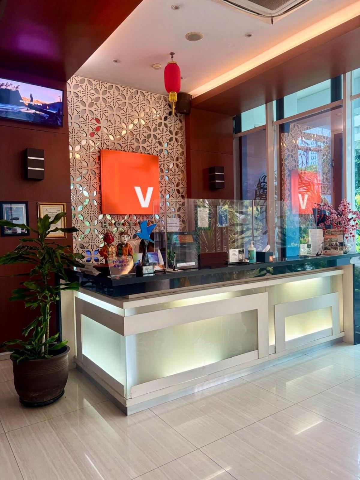 V Hotel Tebet Giacarta Esterno foto