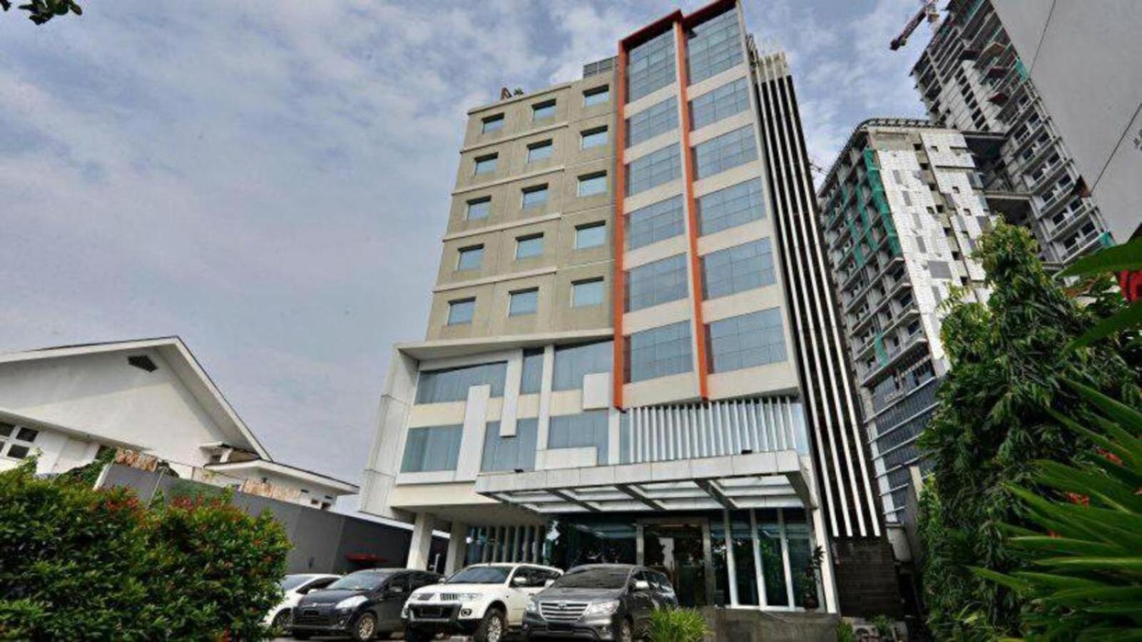 V Hotel Tebet Giacarta Esterno foto