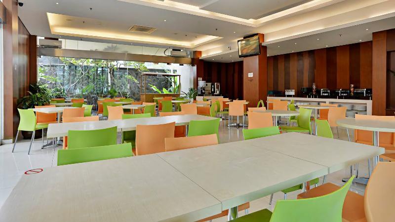V Hotel Tebet Giacarta Esterno foto